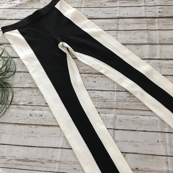 BCBGMAXAZRIA Black white stripe Sasha leggings size xs - Picture 2 of 8